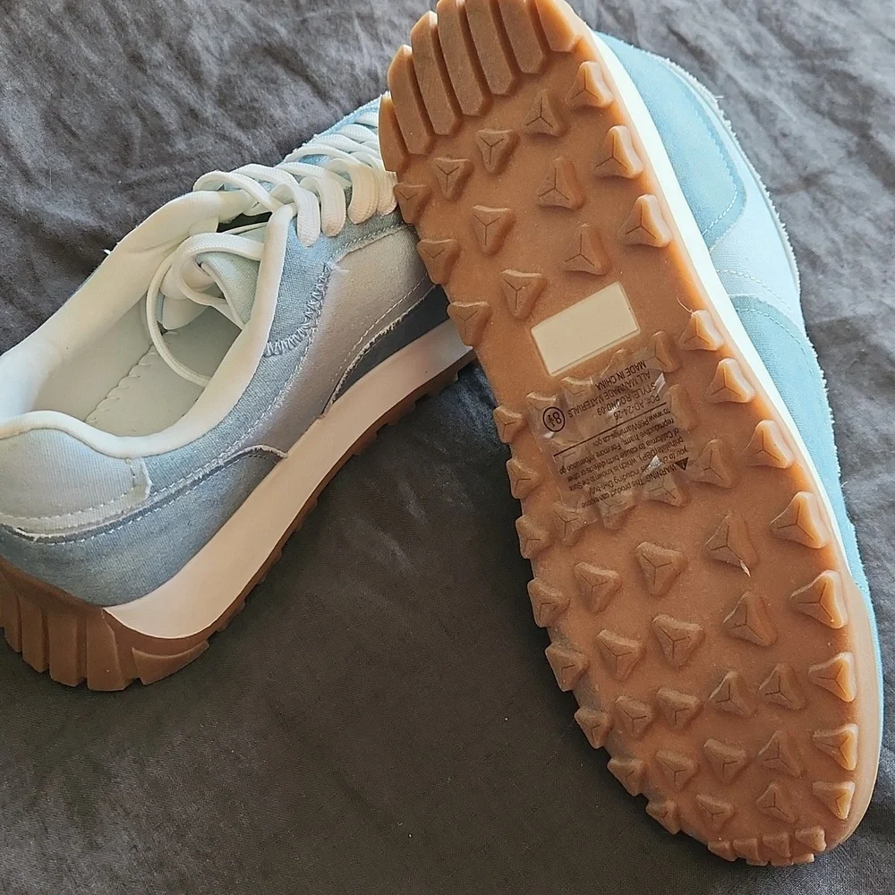 Ladies Light Blue and White Sneakers 8.5 - Picture 4 of 5